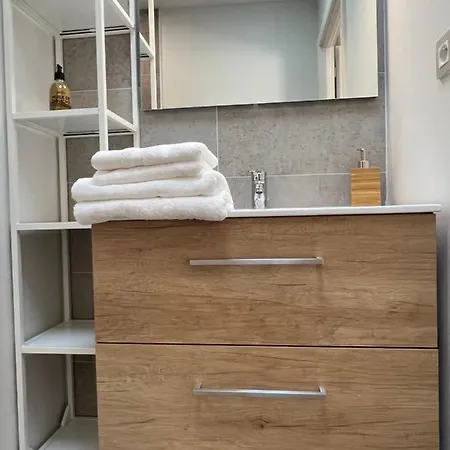 Gaia: Private Near Eurexpo & Airport
