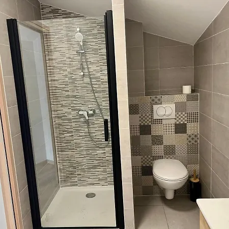 Gaia: Private Near Eurexpo & Airport Villa *